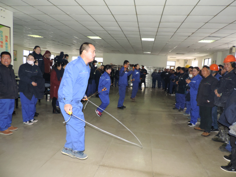 宁夏蓝丰举行迎新年职工拔河、跳绳比赛